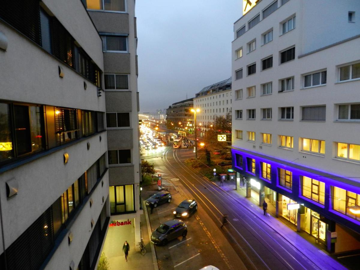 Ferienwohnung Danubia ลินซ์ ภายนอก รูปภาพ